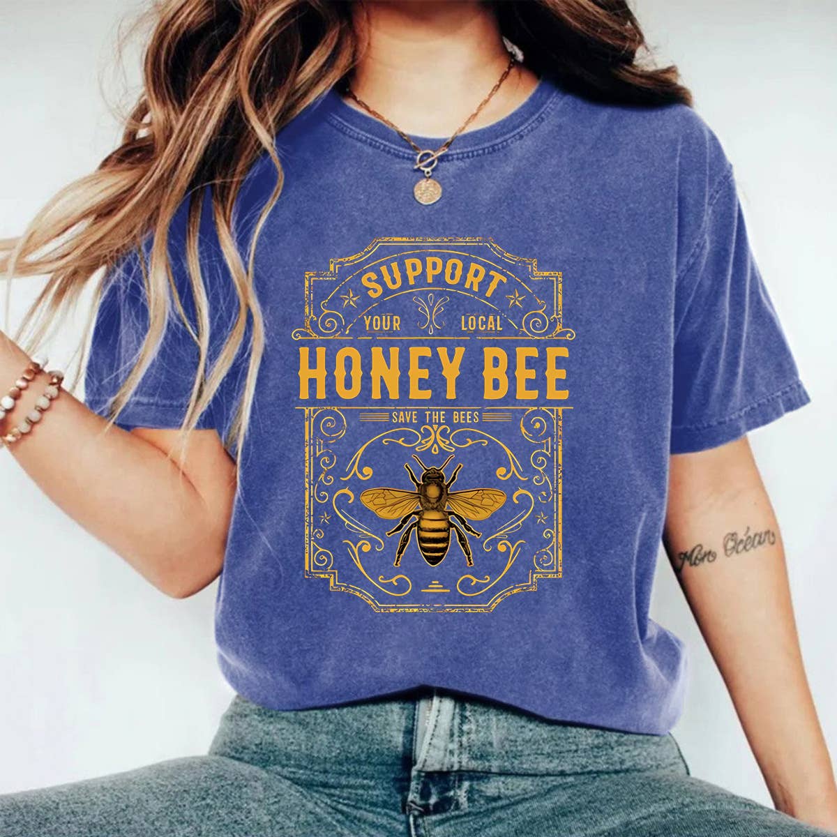Honeybee Graphic Washed crewneck short sleeve T-shirt: Purple / M