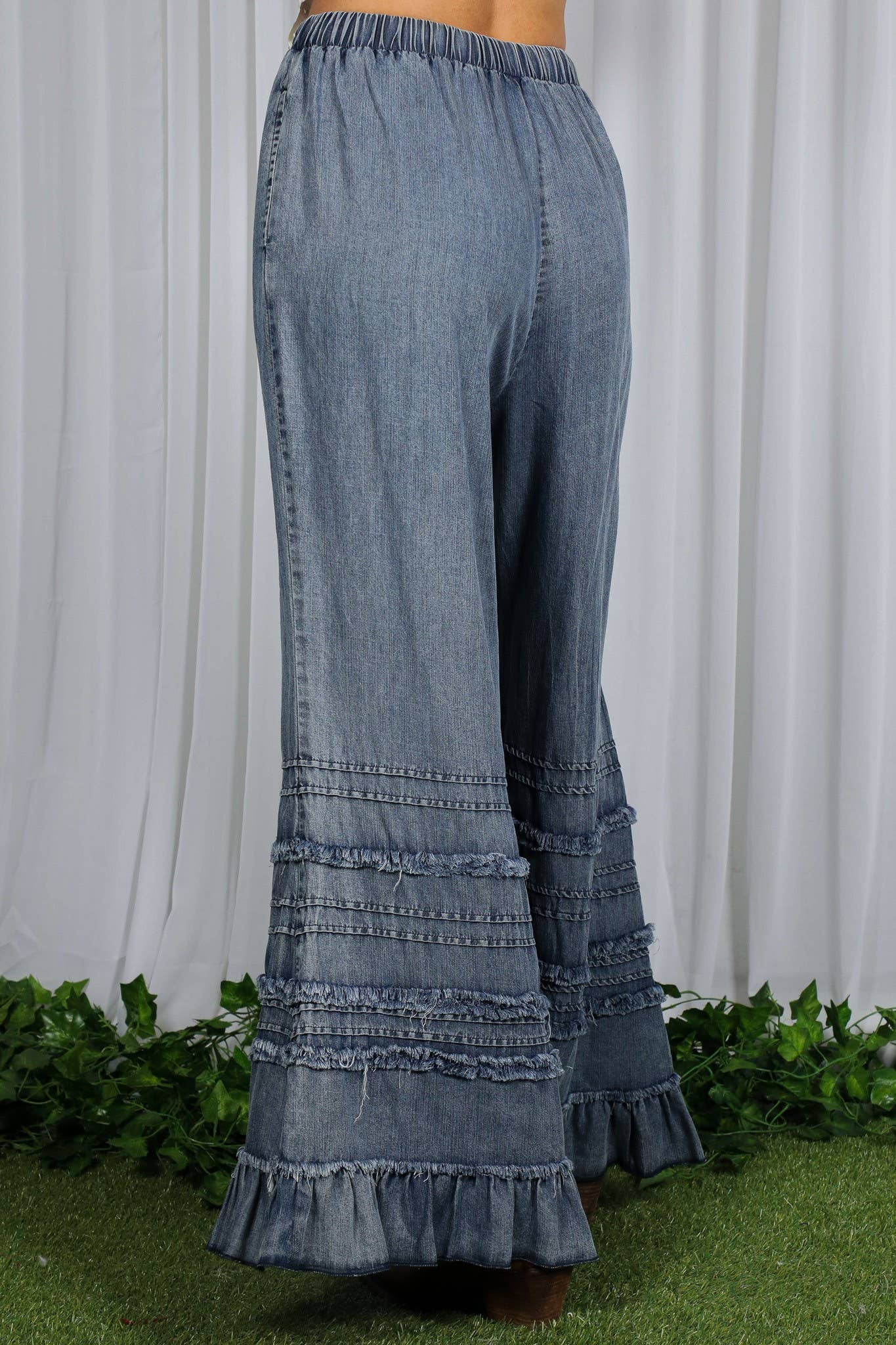 Flared Ruffle Hem Washed Chambray Crop Denim Pants VP83039: Washed Denim / M