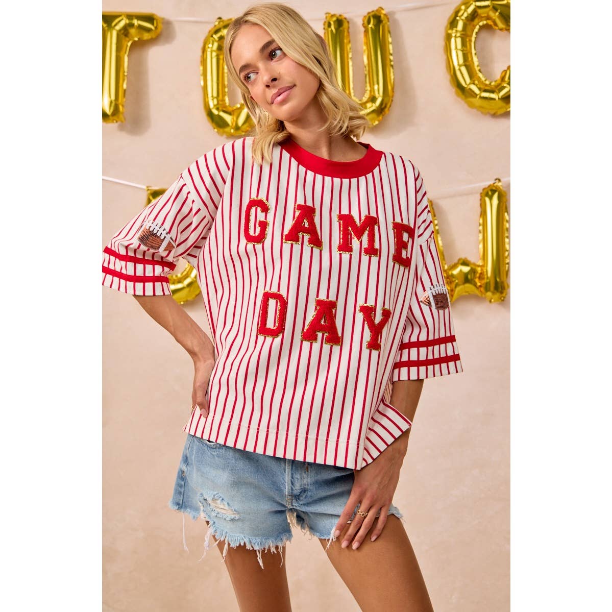 GAMEDAY THEME STRIPE KNIT TOP WITH SLEEVE PATCHED: IVORY/RED / XL
