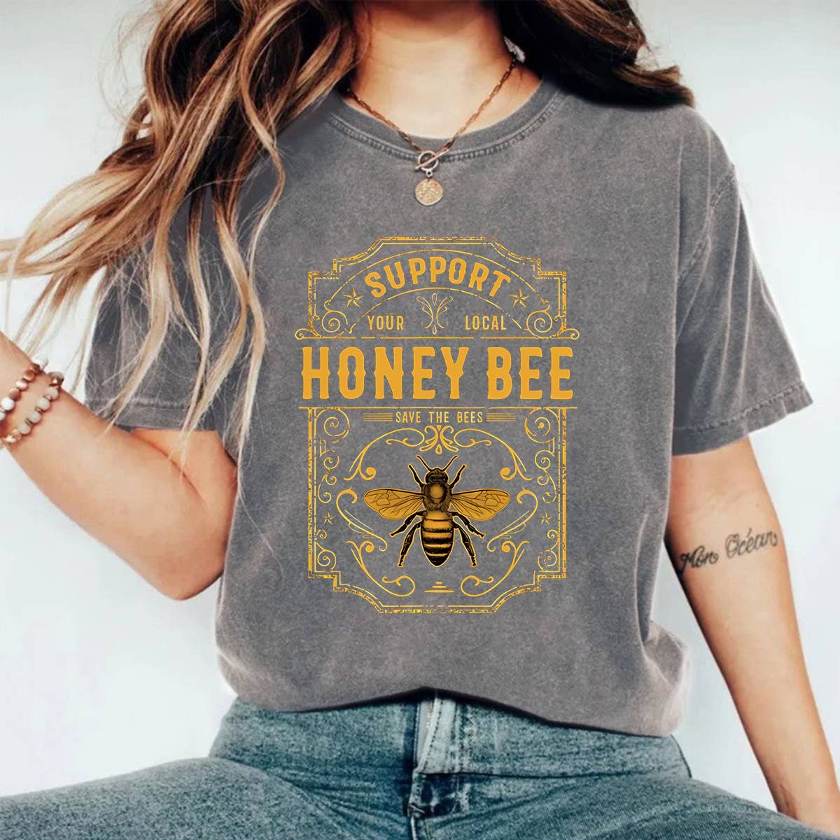 Honeybee Graphic Washed crewneck short sleeve T-shirt: Blue / L