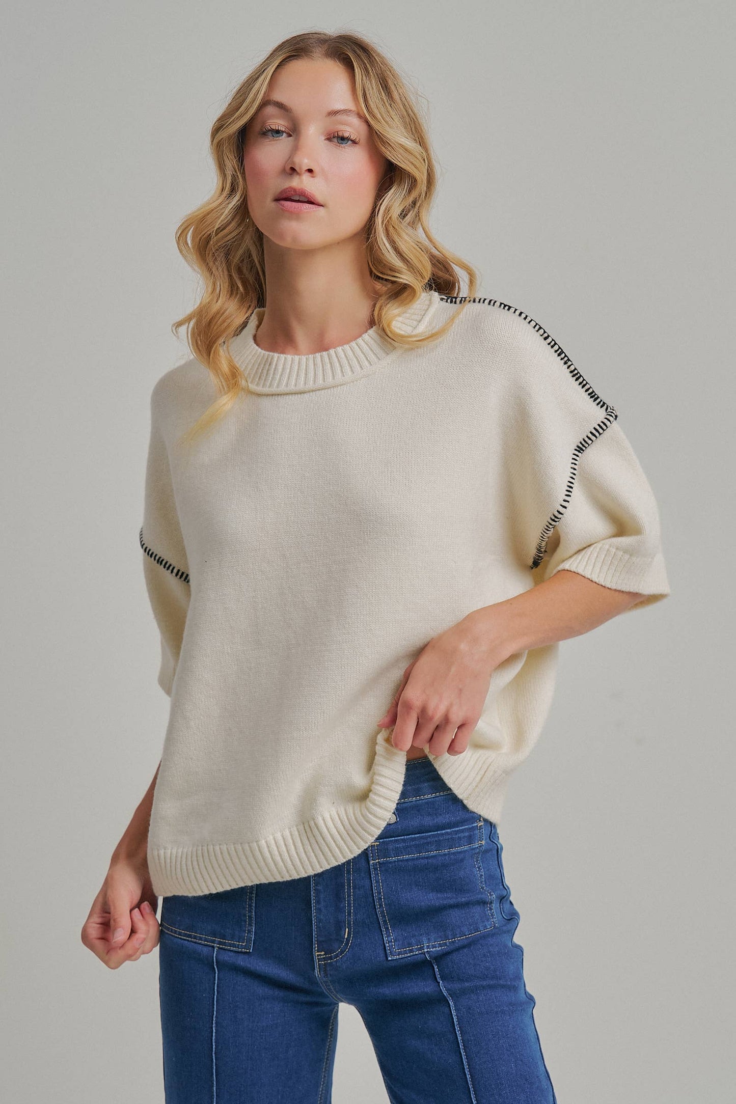 RELAXED FIT SWEATER TOP WITH COLOR STITCH DETAIL_JLT00291-01: OATMEAL/BLACK / S-M-L(2-2-2)