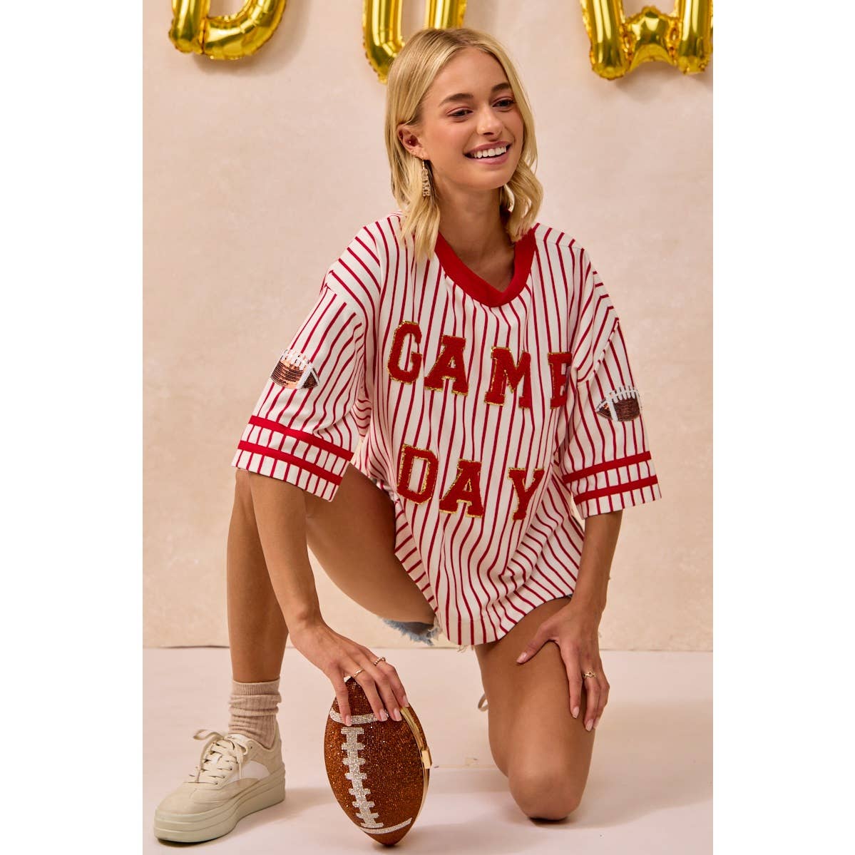 GAMEDAY THEME STRIPE KNIT TOP WITH SLEEVE PATCHED: IVORY/ROYAL / S
