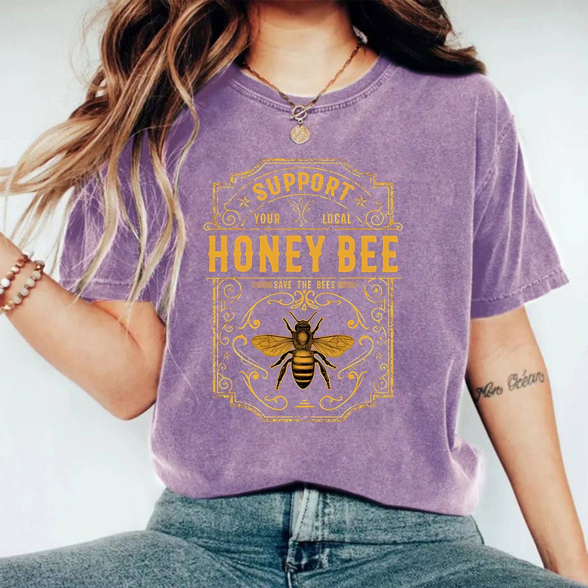 Honeybee Graphic Washed crewneck short sleeve T-shirt: Blue / L