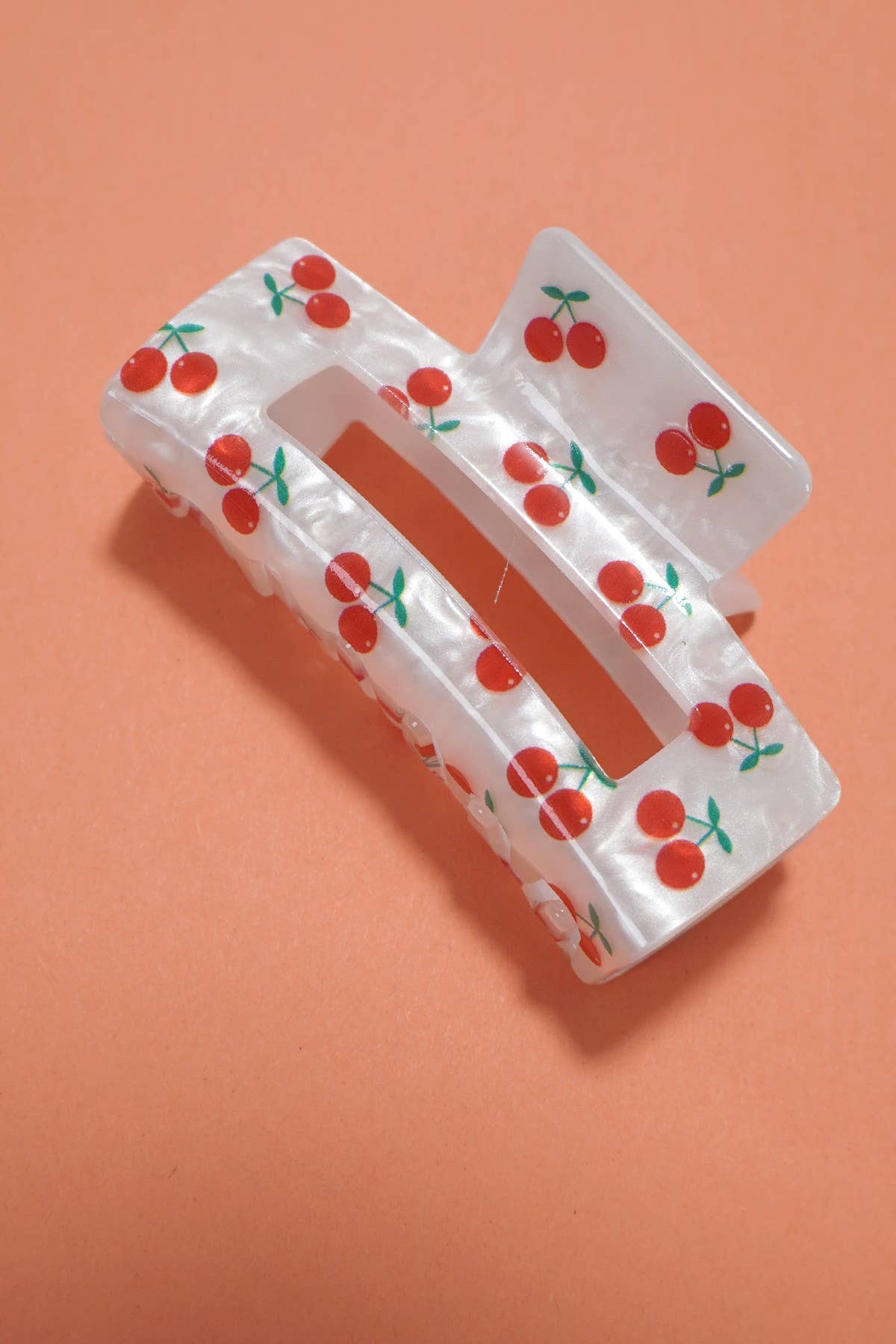 JUMBO CHERRY CLAW CLIP