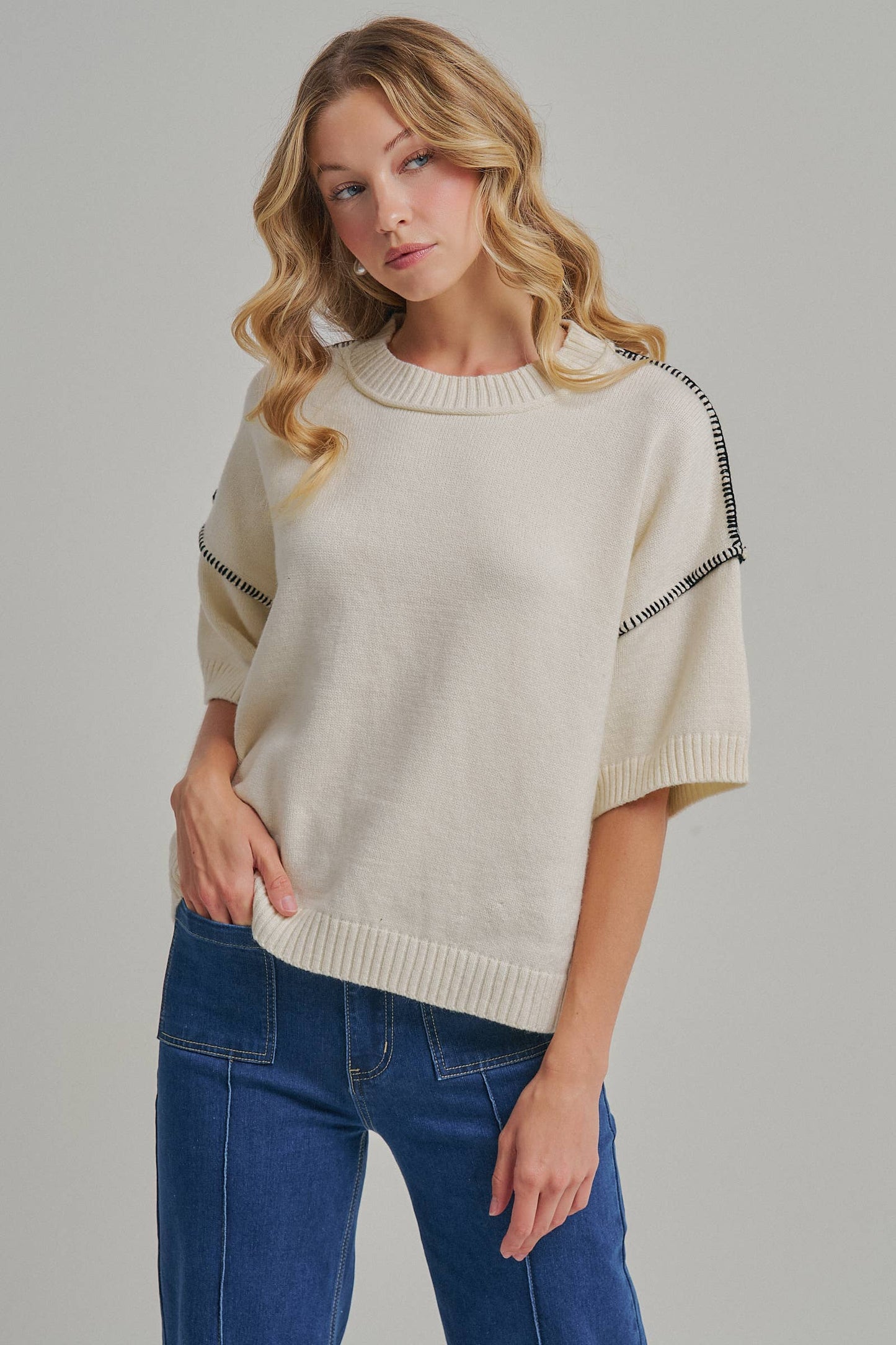 RELAXED FIT SWEATER TOP WITH COLOR STITCH DETAIL_JLT00291-01: OATMEAL/BLACK / S-M-L(2-2-2)